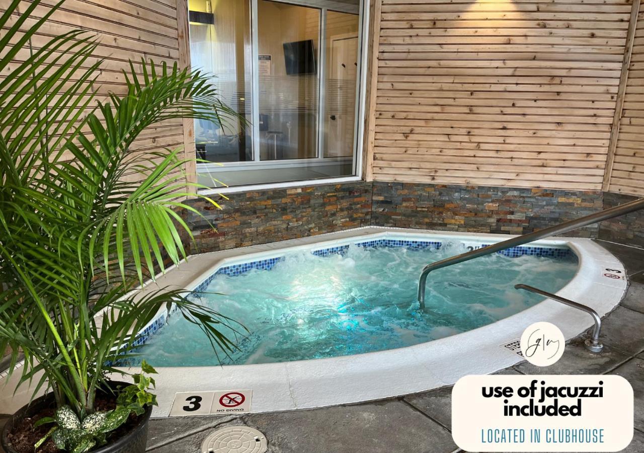 Getaway Villa- 3 Mins To Mohegan- Fully Stocked With Two Full Beds & Fireplace- Jacuzzi, Saltwater Pools, Sauna Norwich Eksteriør bilde