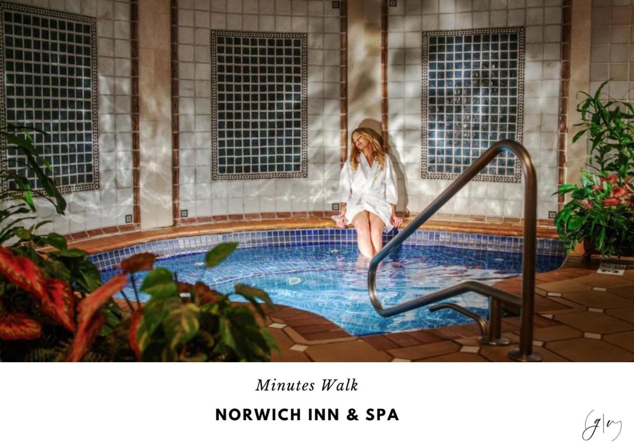 Getaway Villa- 3 Mins To Mohegan- Fully Stocked With Two Full Beds & Fireplace- Jacuzzi, Saltwater Pools, Sauna Norwich Eksteriør bilde
